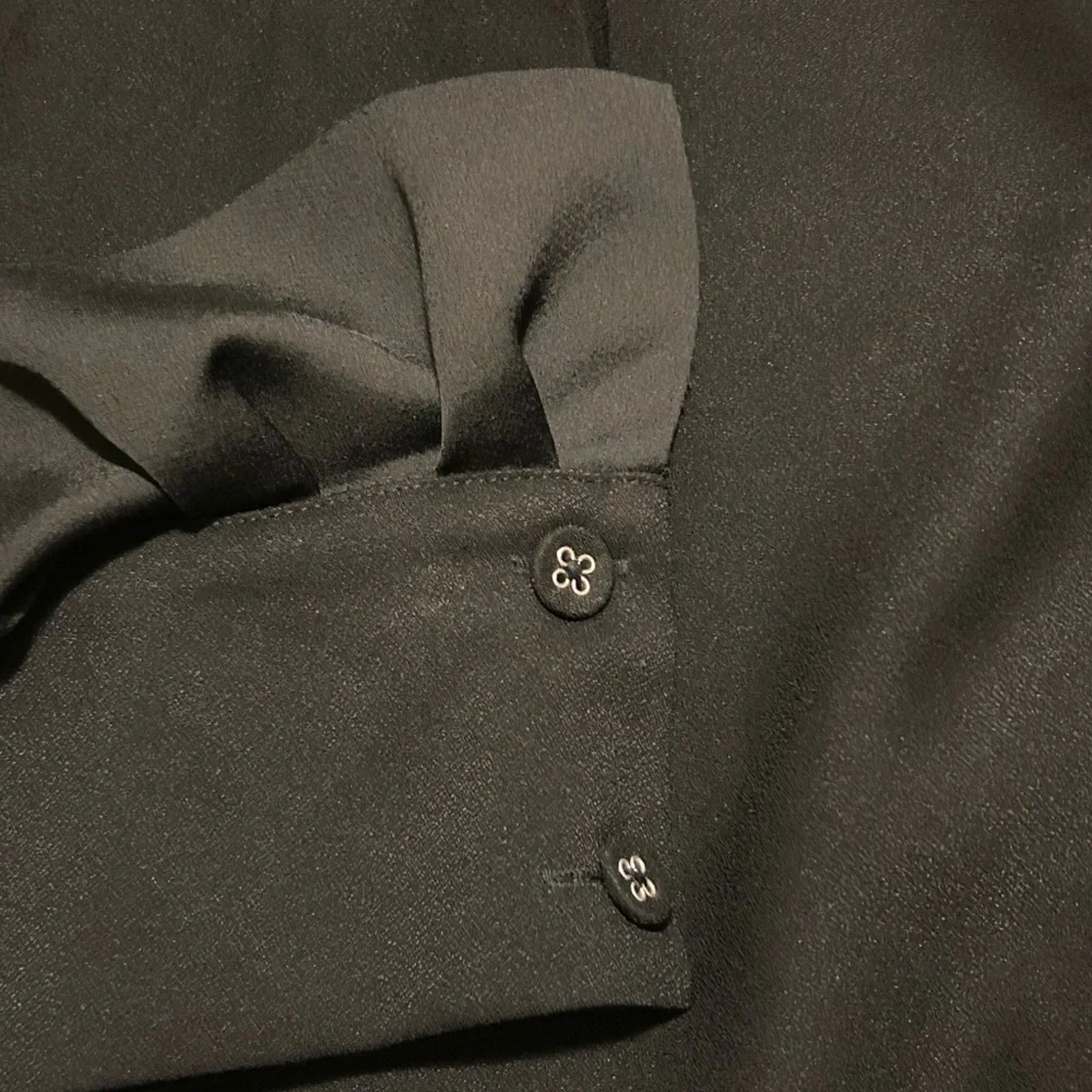 Banana Republic Ruffle-Cuff Button- Back Dress - Size 2P - Picture 9 of 14